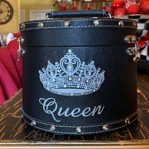 Crown/ makeup case